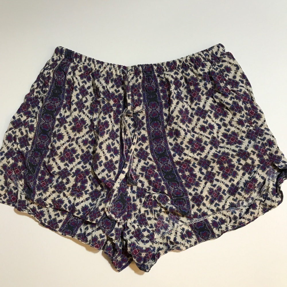 Brandy Melville Boho Remi Shorts - Picture 3 of 5
